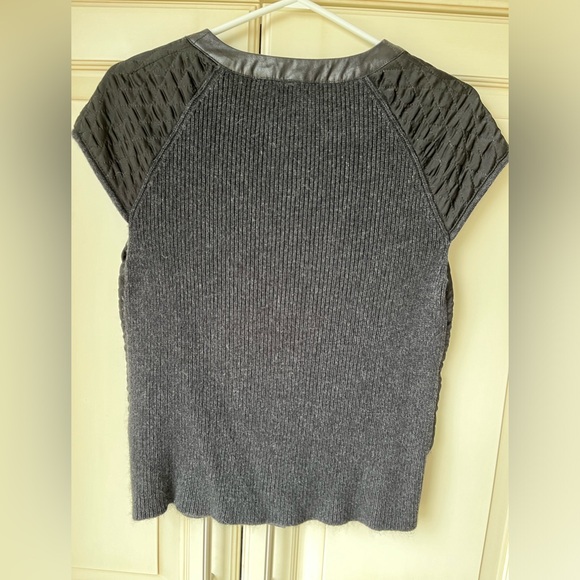 Olsen vest medium. Attention to details. - Picture 2 of 3